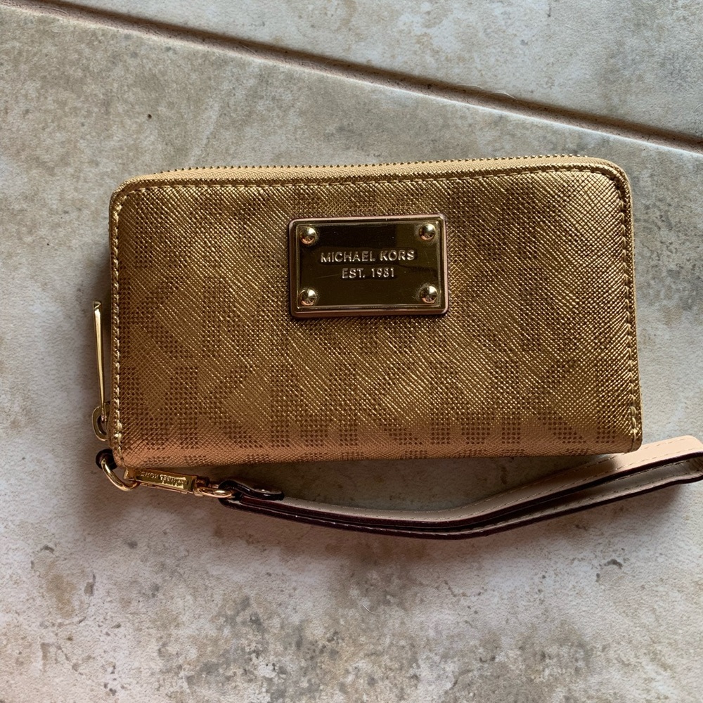 Michael Kors wristlet wallet